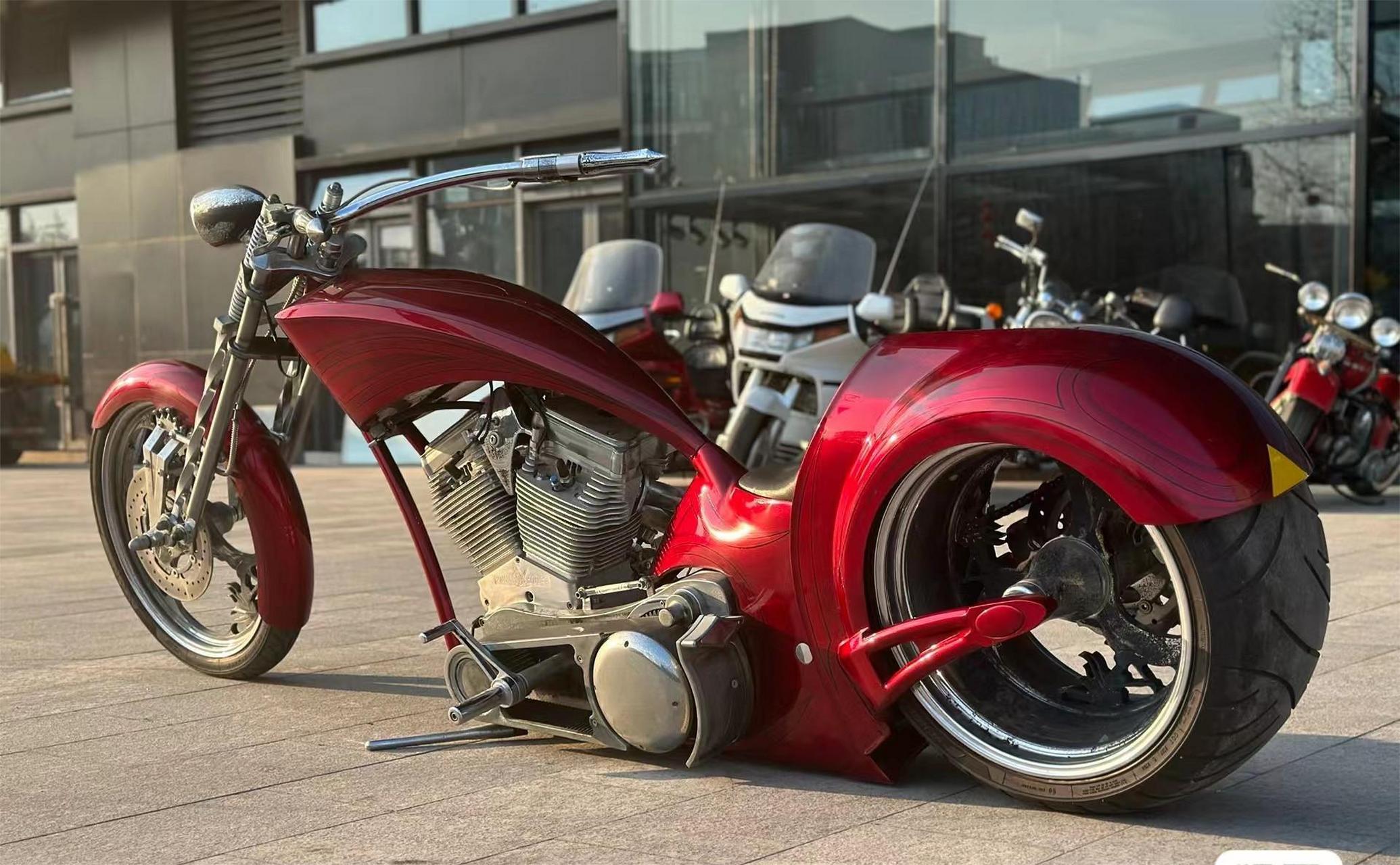 哈雷大狗,没有2米的身高想都不要想,还得是身体力强的,否则,过减速带