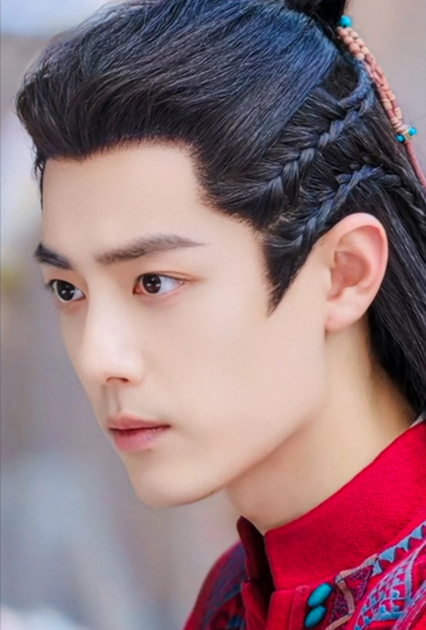 肖战侧颜太绝了#  红衣时影怼脸, 肖战的脸太精致了, 近看更迷人!