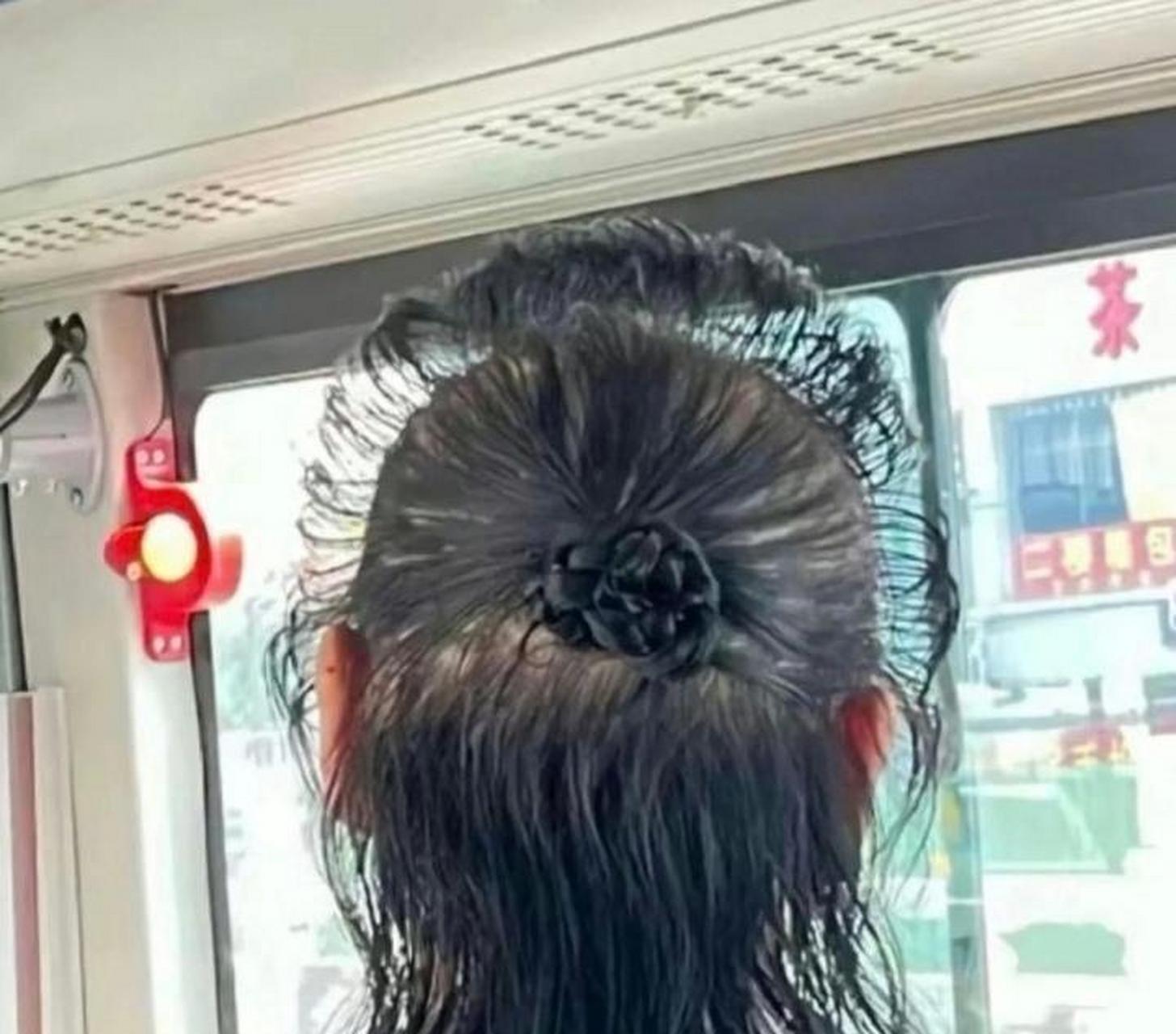 事实说明,烫头不一定显得头发多 #搞笑趣味图