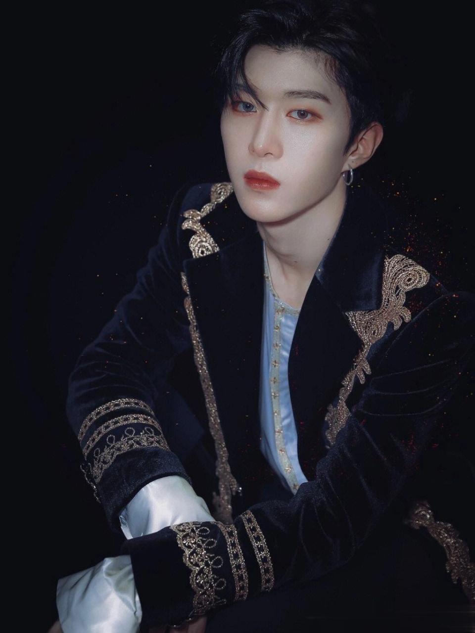 小鬼回应范丞丞去看自己演出 范丞丞和小鬼的关系真的很好啊,两个人不