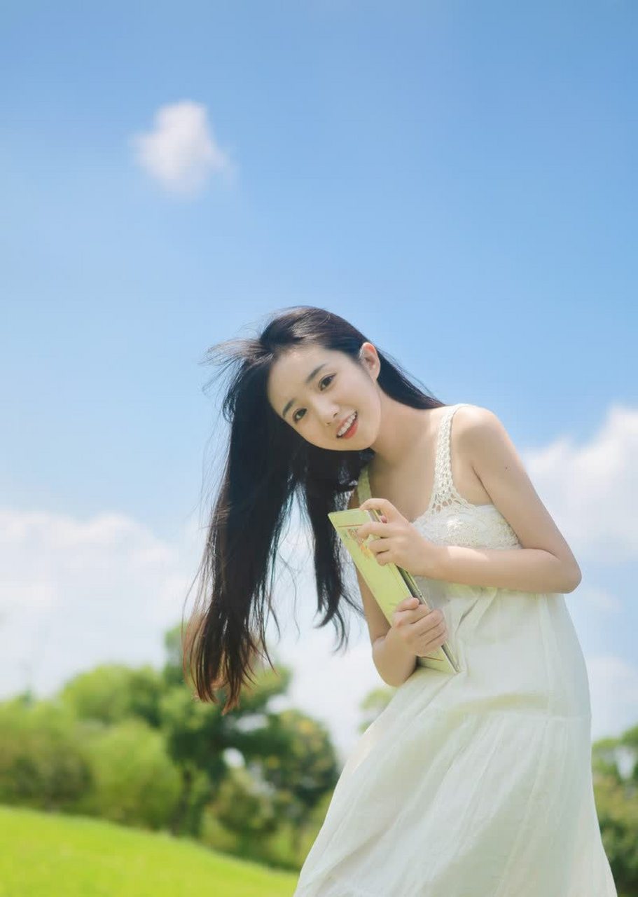 户外清纯的高颜值长发少女写真[没眼看]愿您们一生健康快乐!