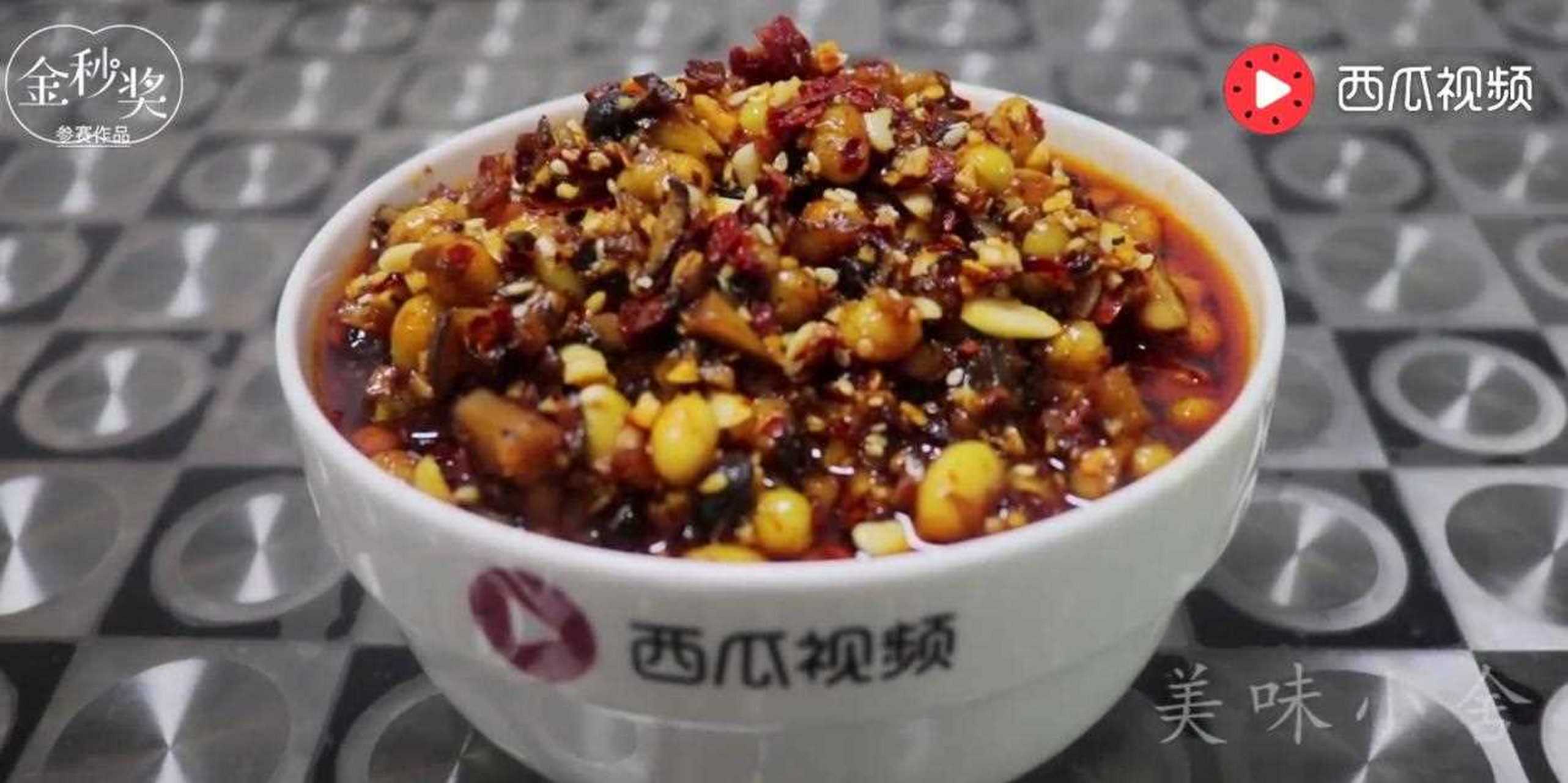 美味小舍:大家好!今天给大家分享怎样在家做香菇酱.