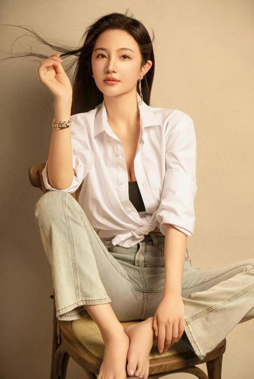 桂晶晶:《老板娘2》艳压徐冬冬的新晋港风性感美女