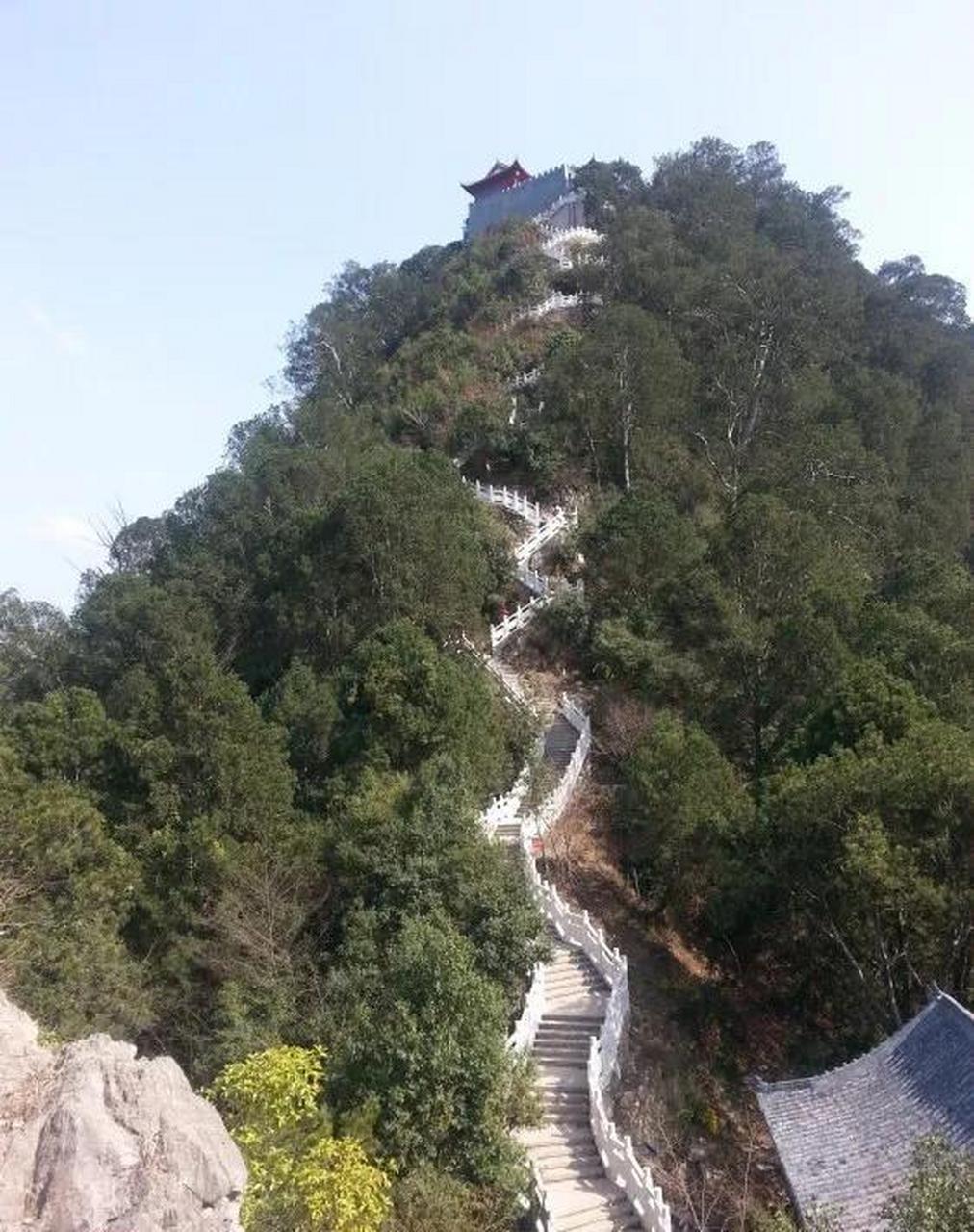 西乡之旅三:午子山 接近九点到达午子山景区大门;停好车后,财务帮我们