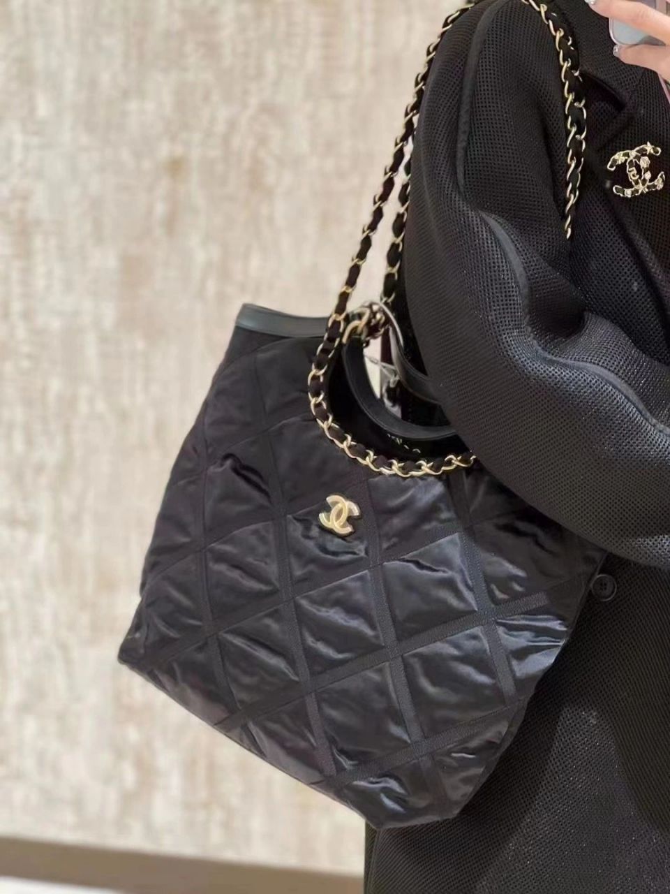 chanel 22p尼龙包居然有小号 这个包有小号吗?