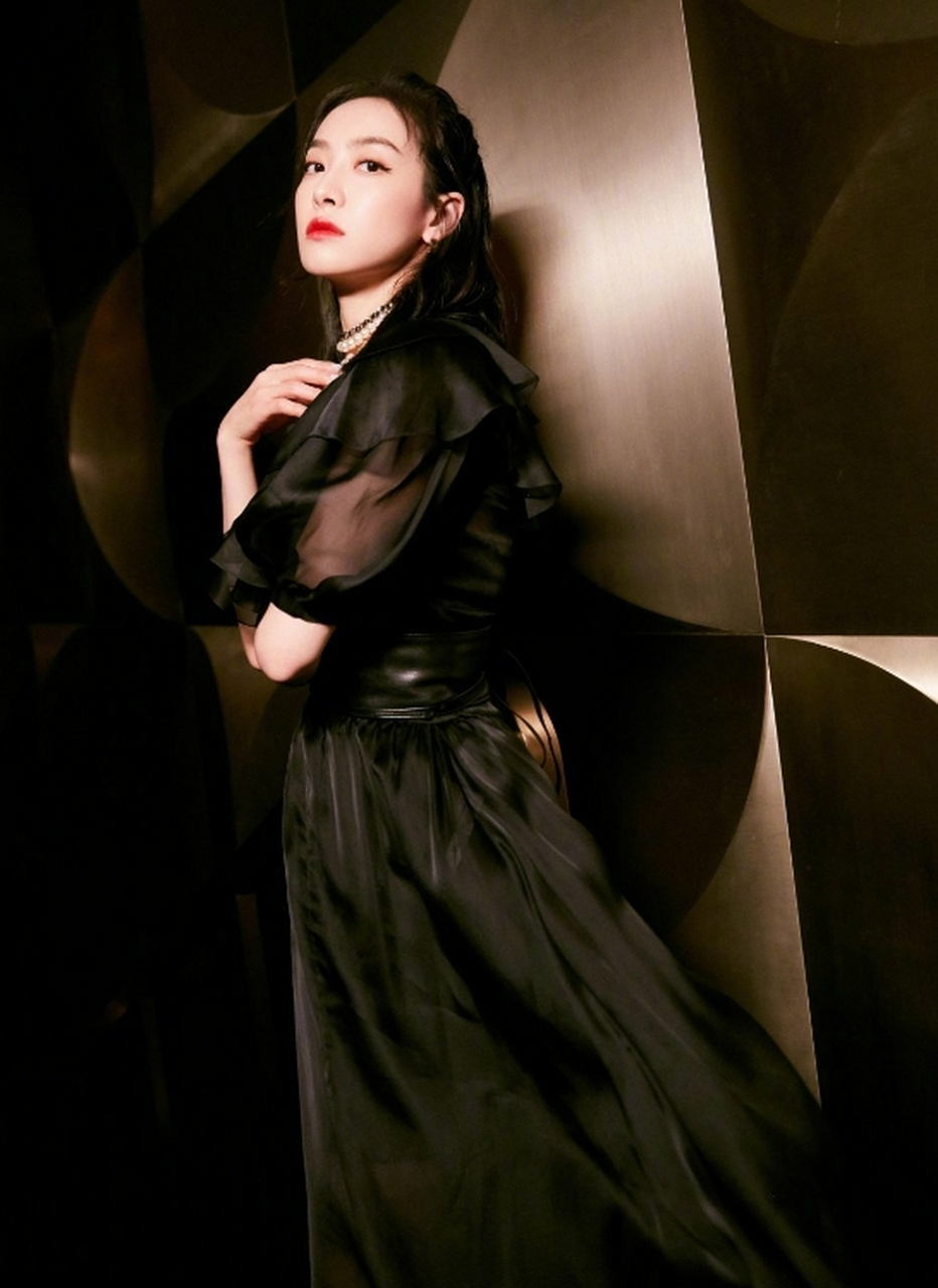 优质作者榜# 高贵冷艳,妩媚端庄的气质女神#宋茜# 雪肤玉貌,身材耨换