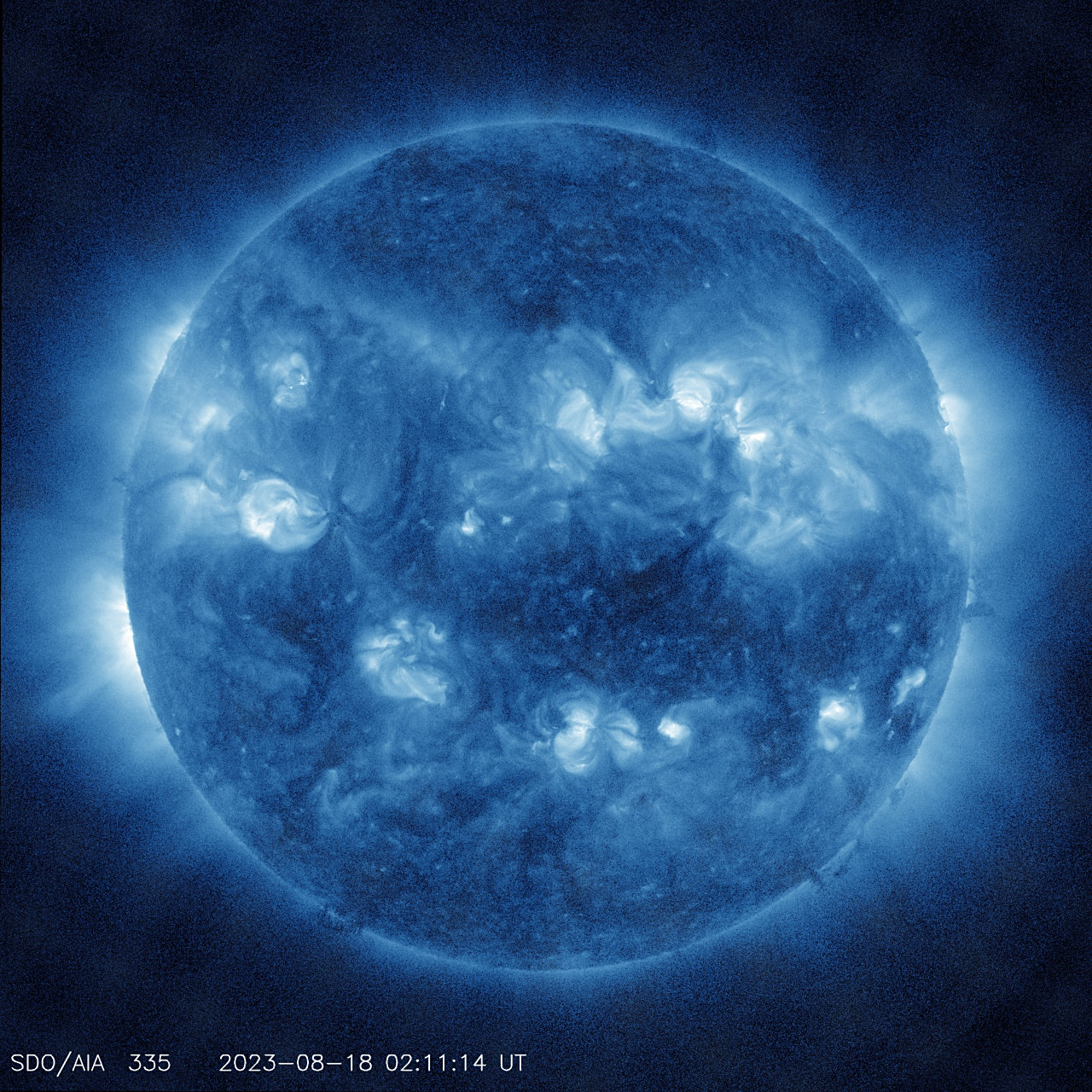 这是北京时间8月18日早间10时11分的太阳实时图像,由美国宇航局的太阳