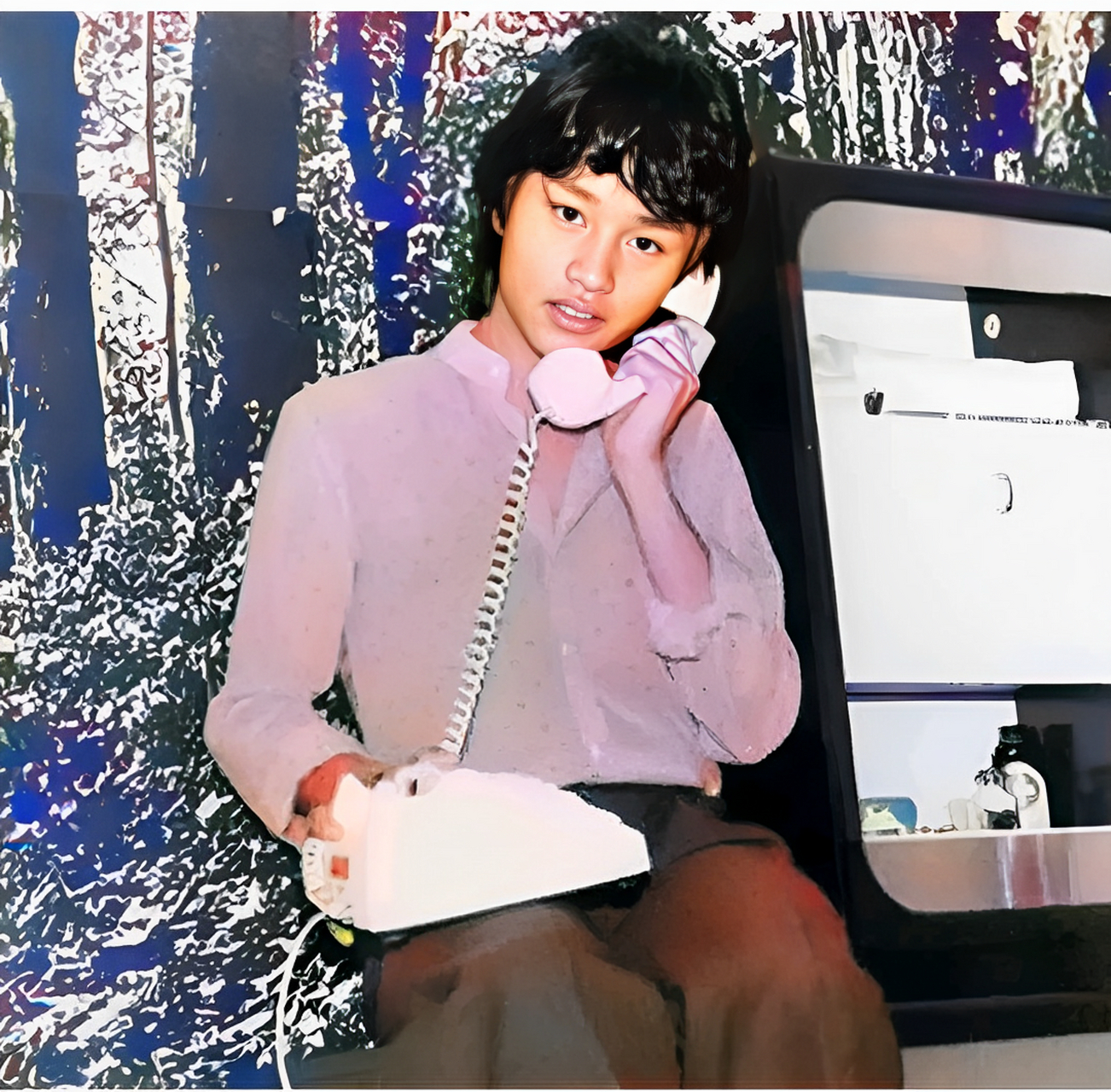 这一瞬间被摄像机记录了下来.张国荣年轻时很有钱.