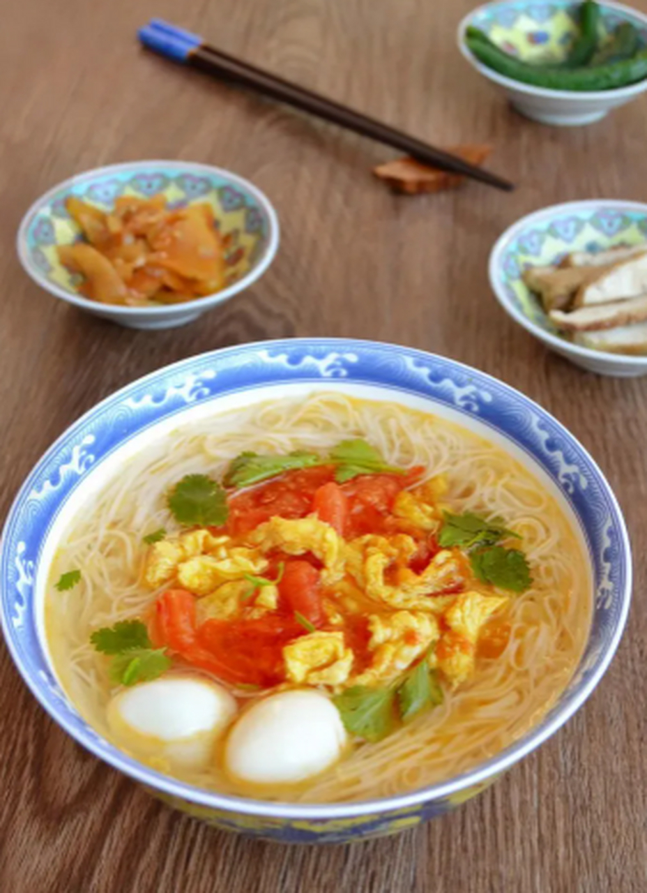 石家庄藁城宫面,根根空心,煮熟后一窝金丝吸饱了热汤,根根透亮,想想都