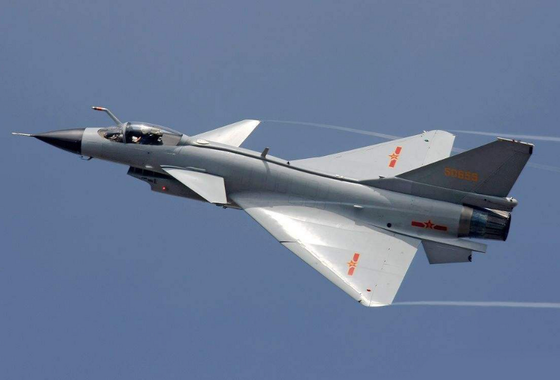 许多人都认为中国的歼-8战机已经退役了,但最近官方