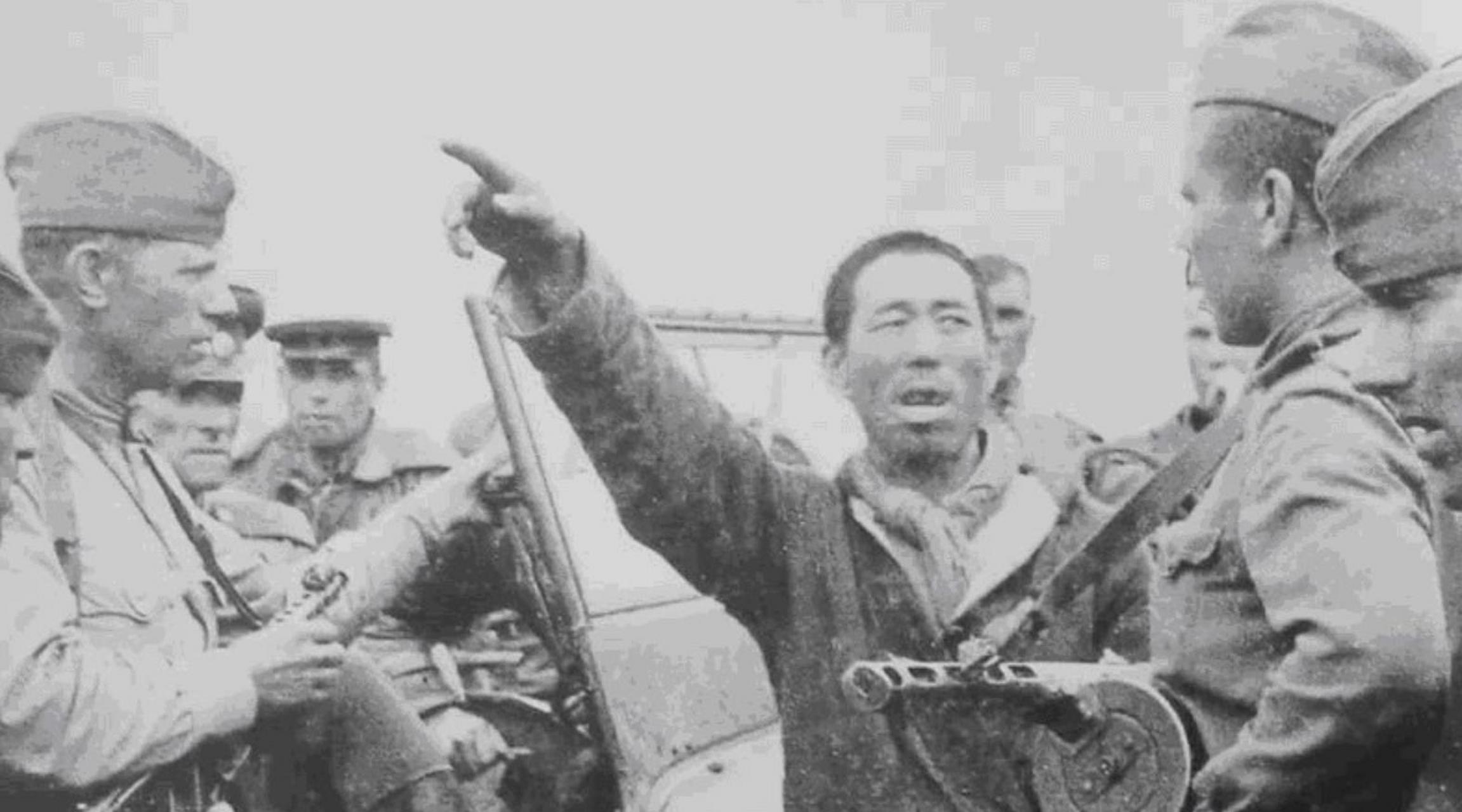 1946年,一名苏军军官带着翻译,来到了东北人民自治军7纵司令部