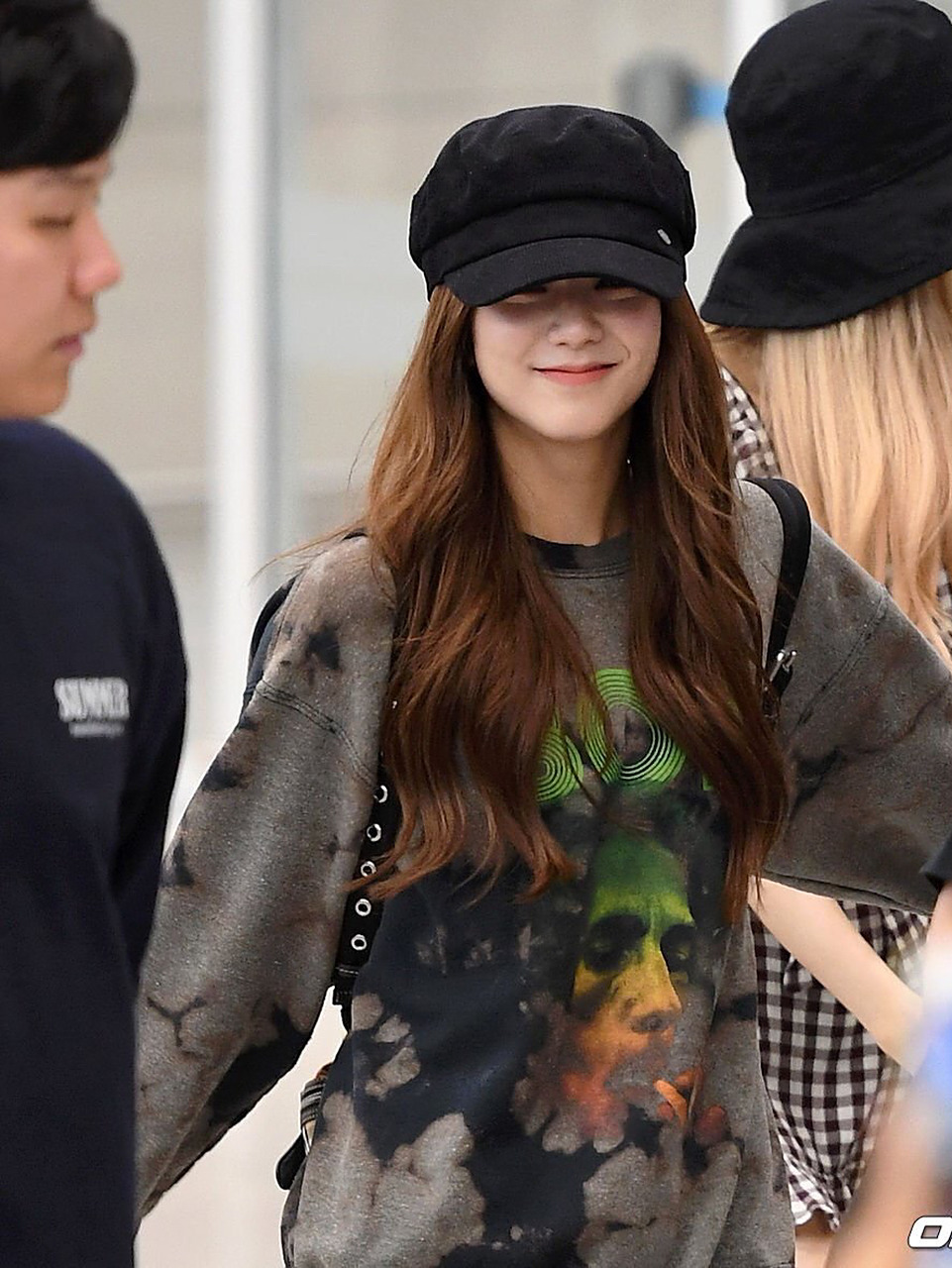 jisoo机场私服穿搭 帽子也遮盖不住的美颜暴击 kimjisoo金智秀机场