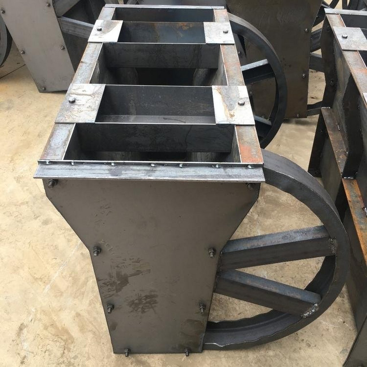 预制混凝土隔离墩模具# #隔离墩模具# #高速公路隔离墩模具# 预制