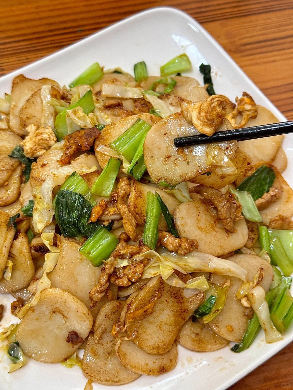 青菜肉丝炒年糕的魅力  这道青菜肉丝炒年糕简直是江浙沪人民的brunch