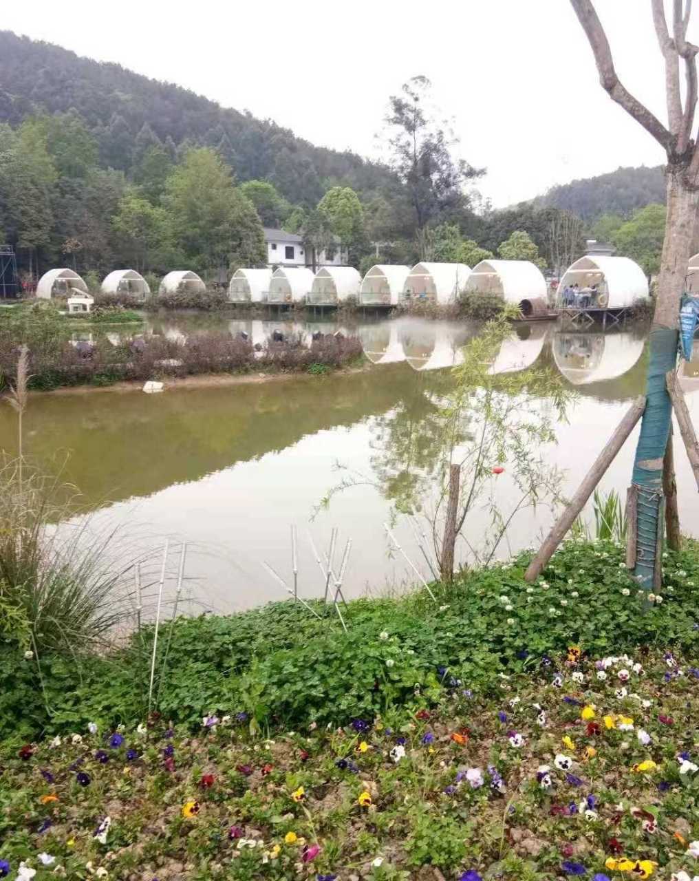 不要只认为火锅店一定要开在城里闹市区才赚钱,崇州鲜道幸福里乡村这