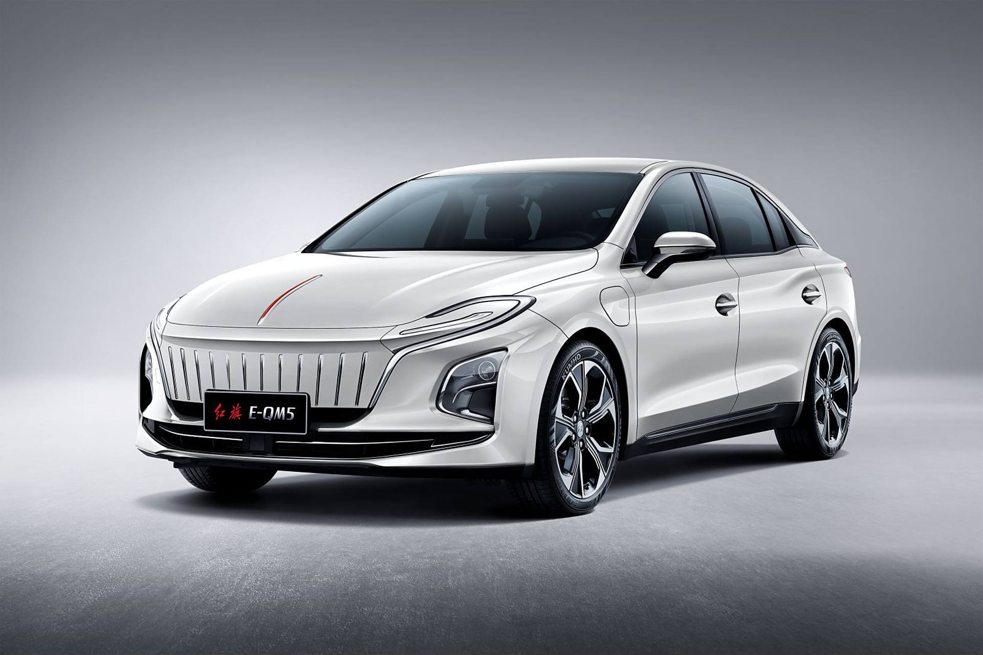 红旗车国产的# 作为汽车领域的标志性品牌,红旗在21世纪进行了形象