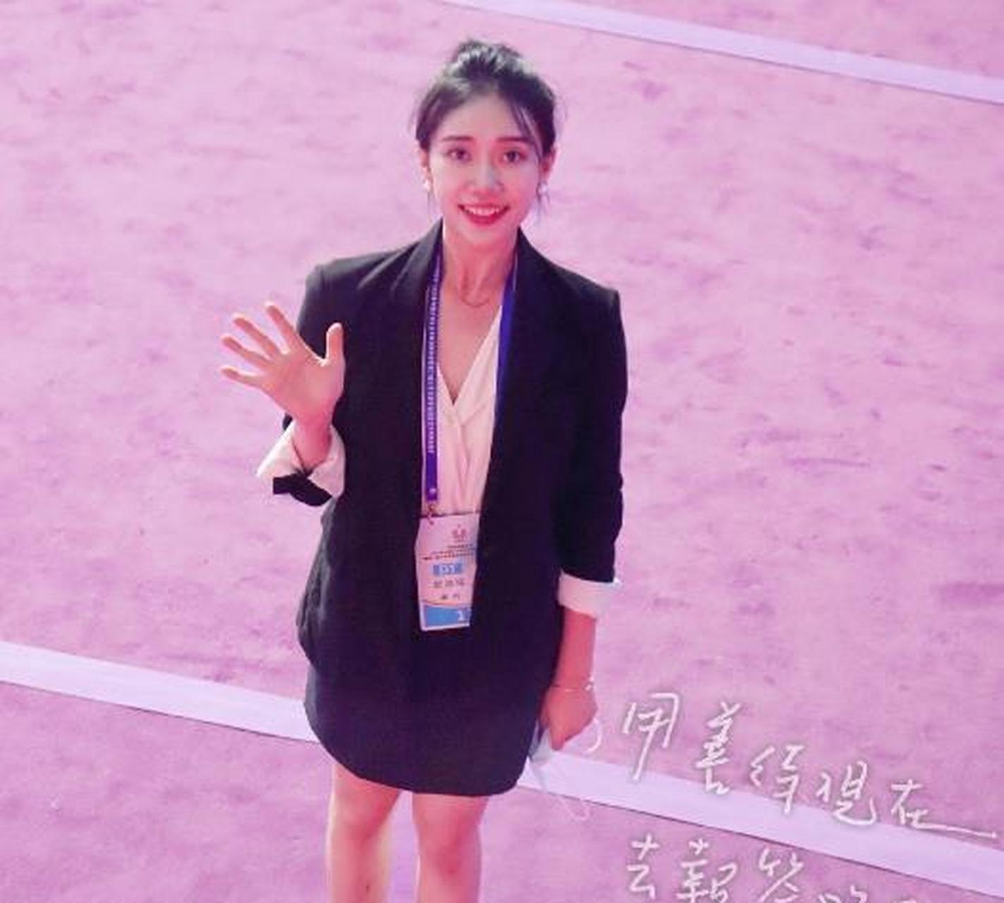 1米72的美女裁判舒思瑶!28岁的她这腿是什么水平?