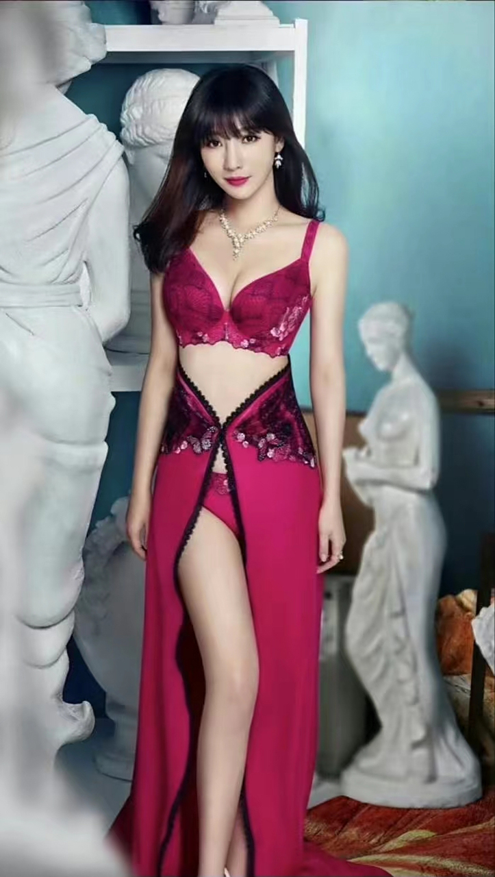 原来柳岩身高才160啊,一直以为她很高,看起来是像志玲姐姐那样的高个