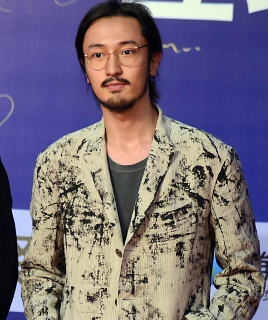 娱乐圈里4位演员现状曝光:王传君受欢迎,江疏影眼光高,网友:真让人