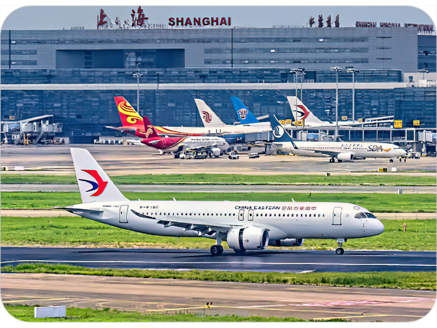 中国东方航空公司作为中国航空业的领军企业,继成功接收第一架国产