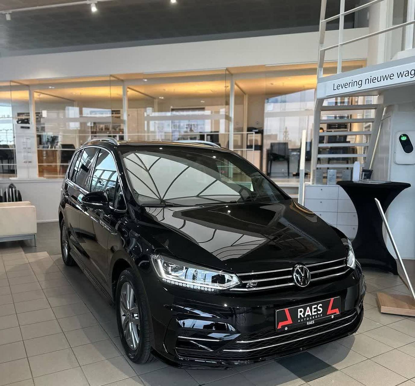 海外大众2023款途安r-line.