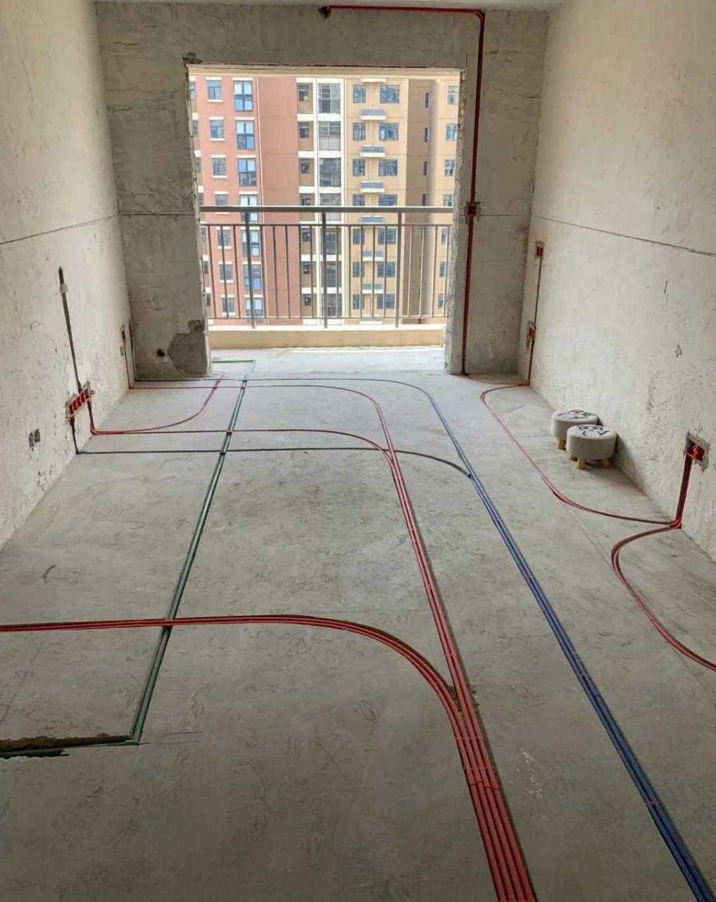 1插座预留需考虑好这几个位置如餐桌附近火锅插座,门口监控电源,客厅