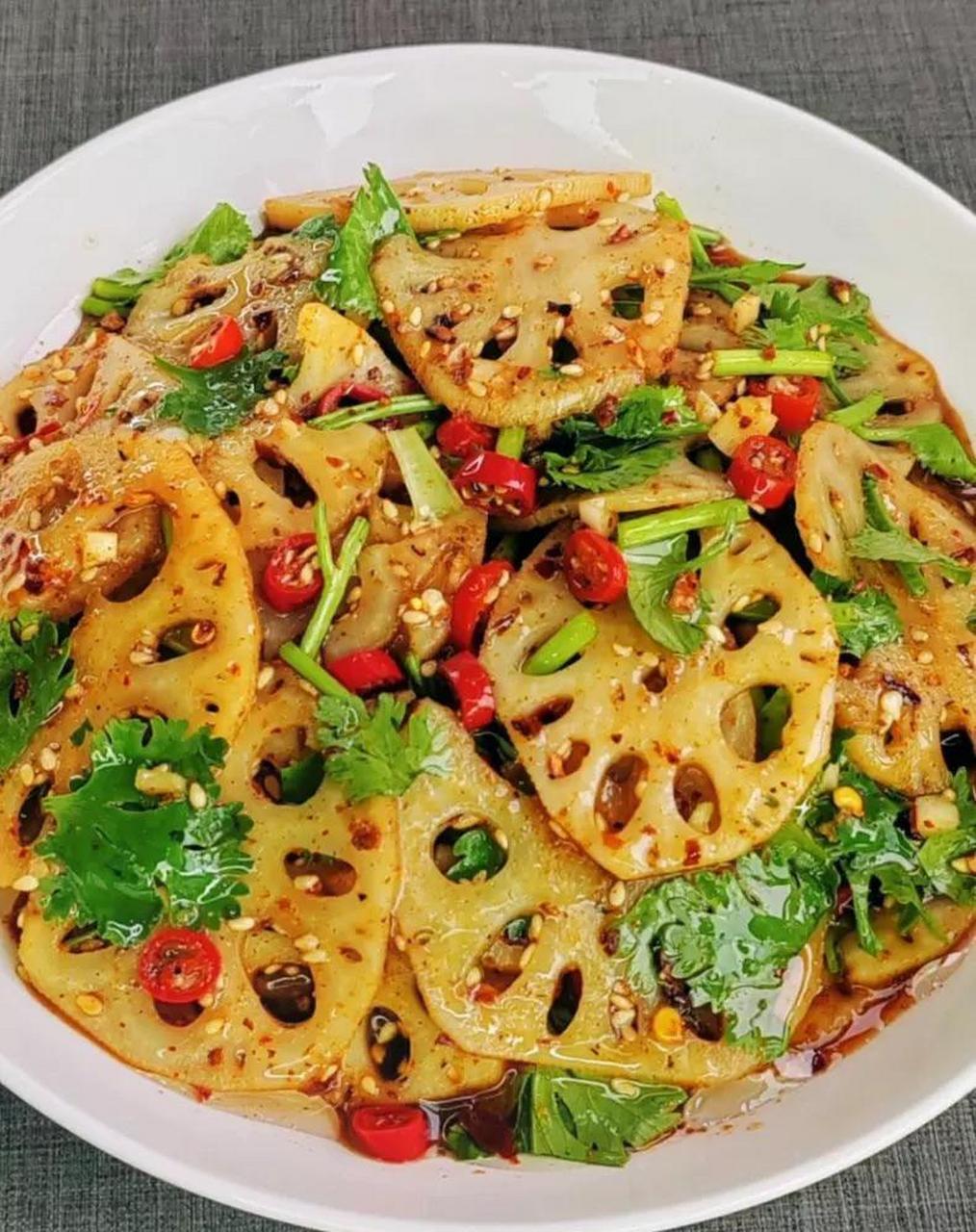 一道热辣脆爽的凉拌藕片来了,酸辣爽口,解馋又开胃,巨下饭,爆好吃!