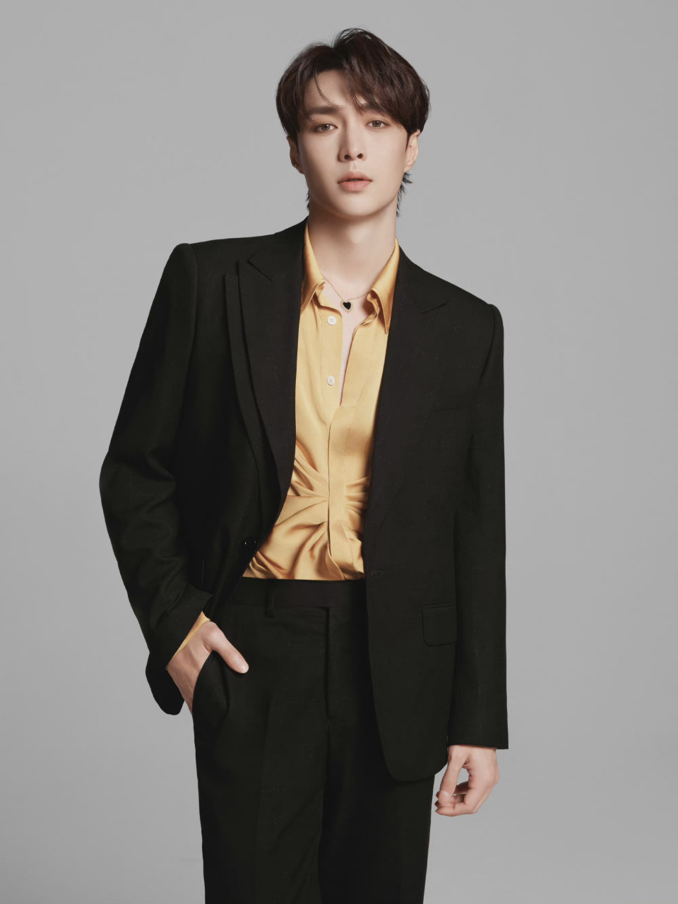 张艺兴黑色西装look,帅啊