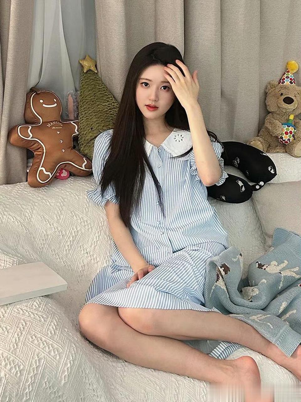 赵露思光脚的时候也很多