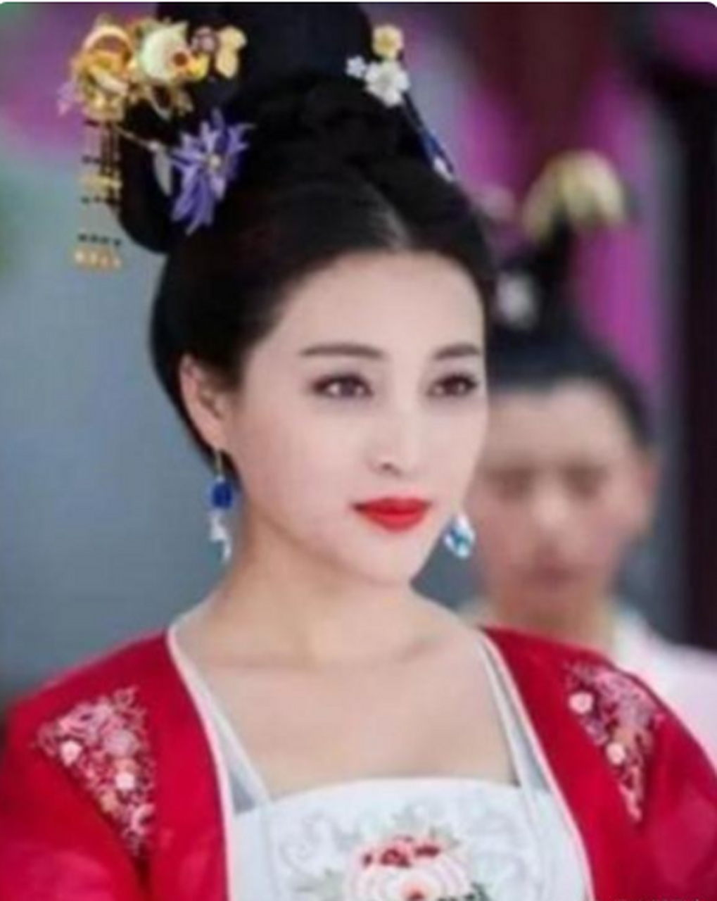 公元997年,宋太宗驾崩,半老徐娘风韵犹存的李皇后,开始动起了心思.