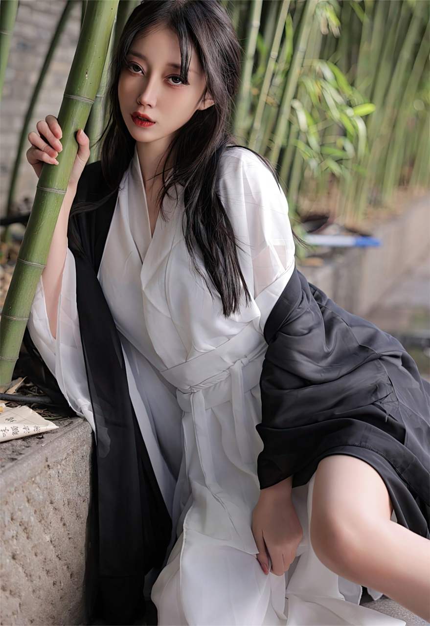 如今有#秀人女神# 玥儿玥er古风写真#高清无水印壁纸#   昔人有花中