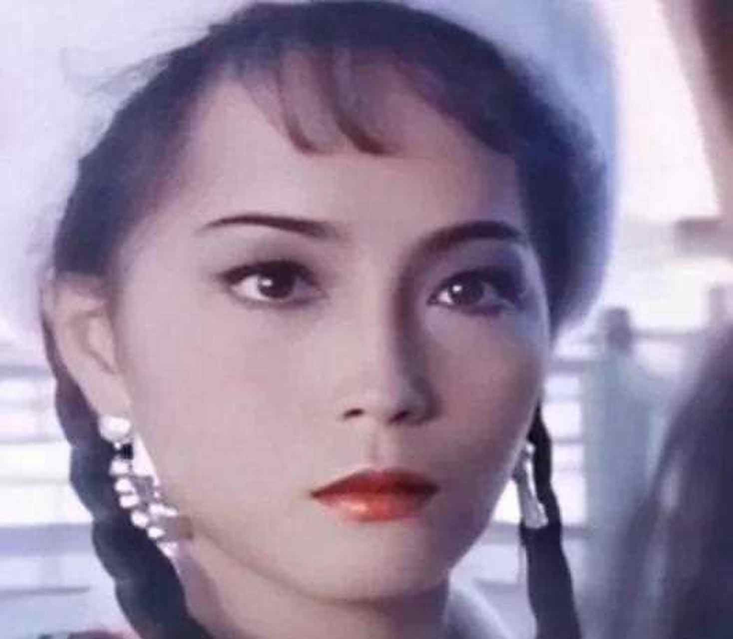 没错,这就是风华绝代,万人惊艳的石榴姐