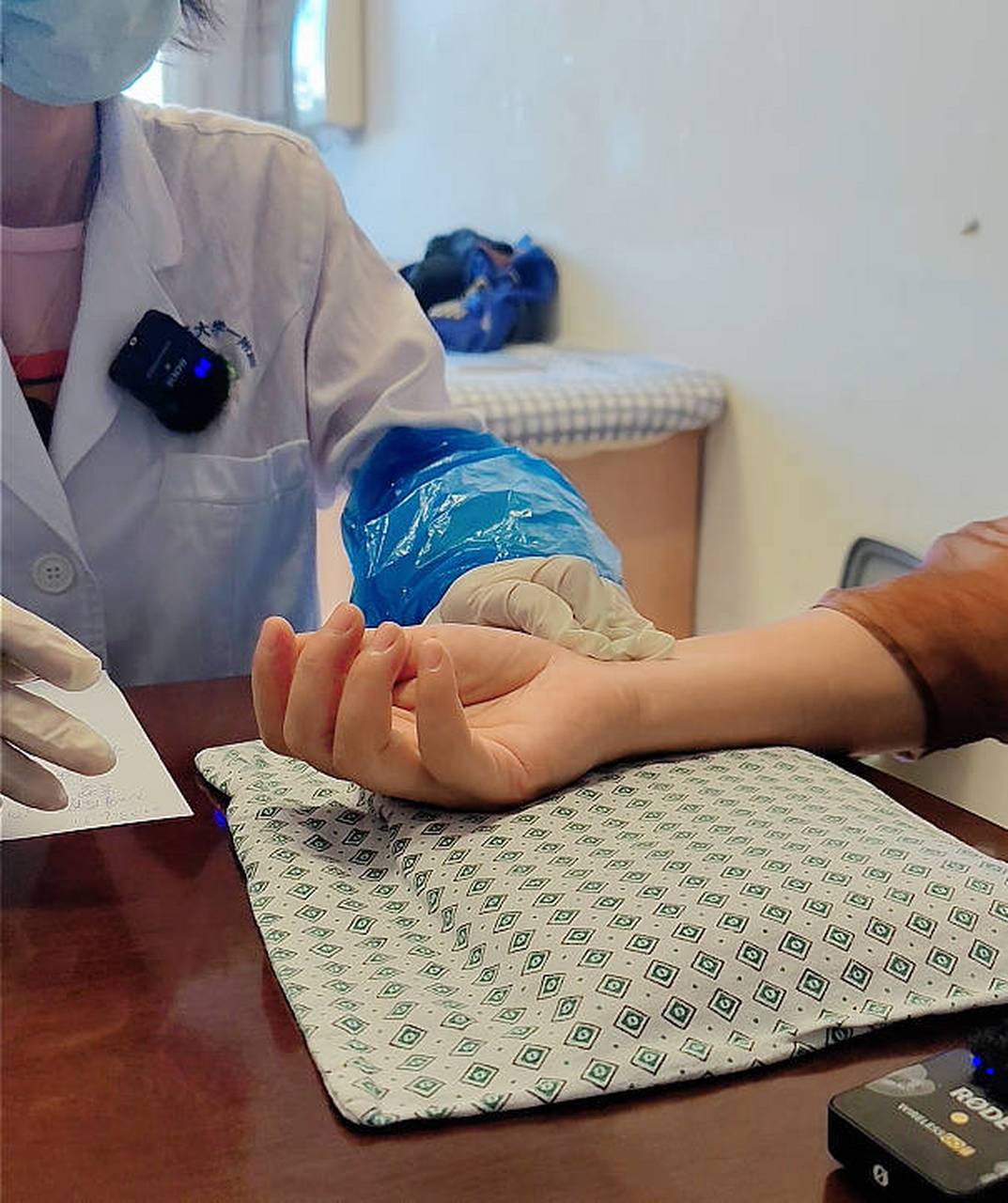 大家好,我是桂蜀华,祖籍是四川西昌人,高中毕业后考上了成都中医药