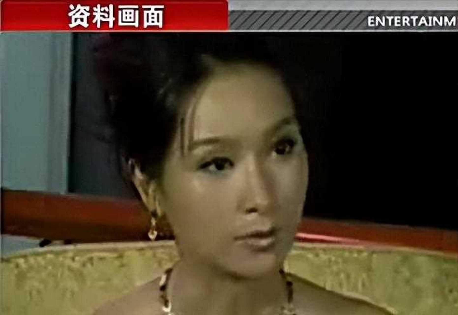 2002年,杨恭如和上海首富周正毅恋爱,入住月租12万的香港半山豪宅