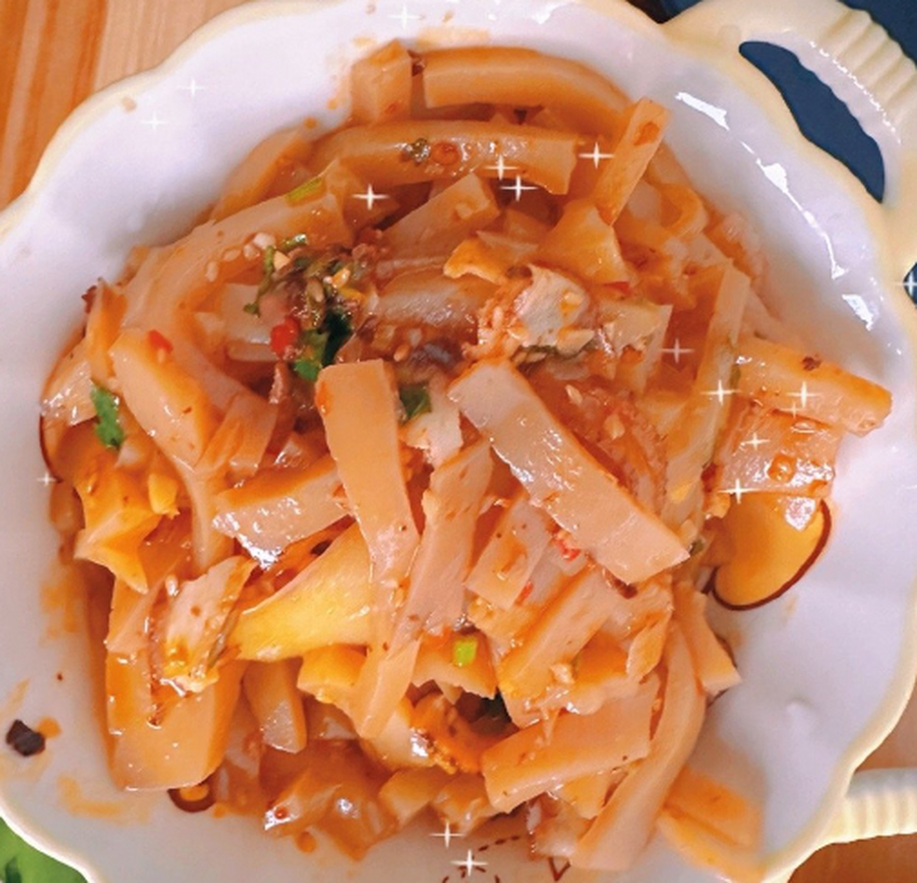 这大概才是真正的家常菜呀#按时吃饭#  1:火烧肉凉拌豆粉,保山人的最