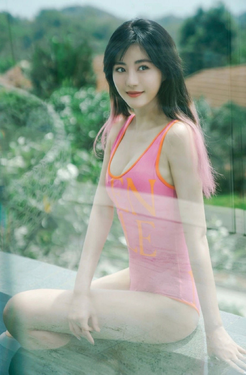 牟星 泳装秀[鲜花]