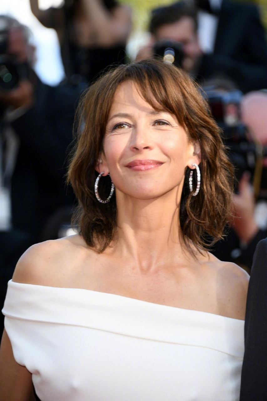 【苏菲玛索亮相戛纳,女神风韵犹存身材绝了】当地时间7月8日,久未露面