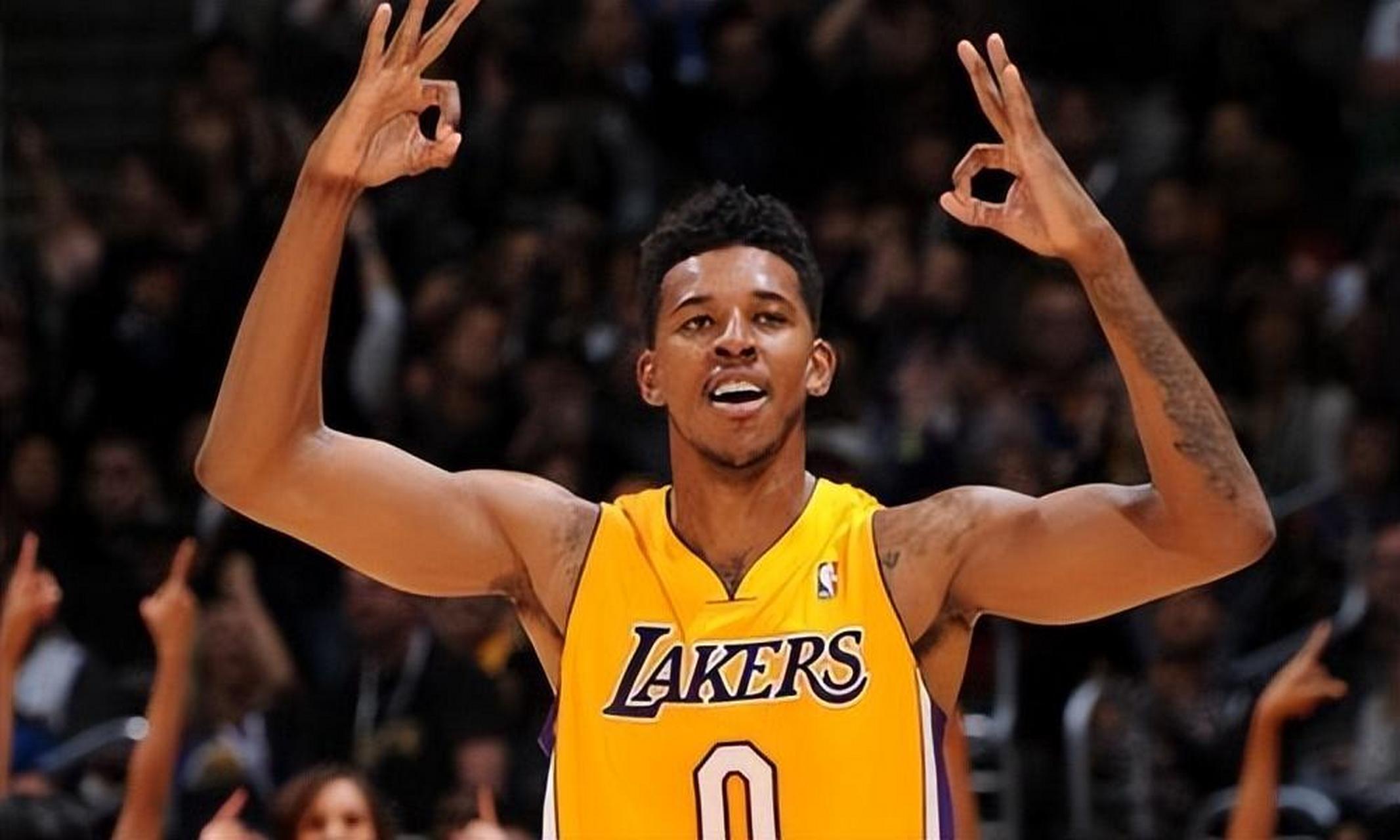 ,1985年6月1日出生于美国加利福尼亚州洛杉矶,身高