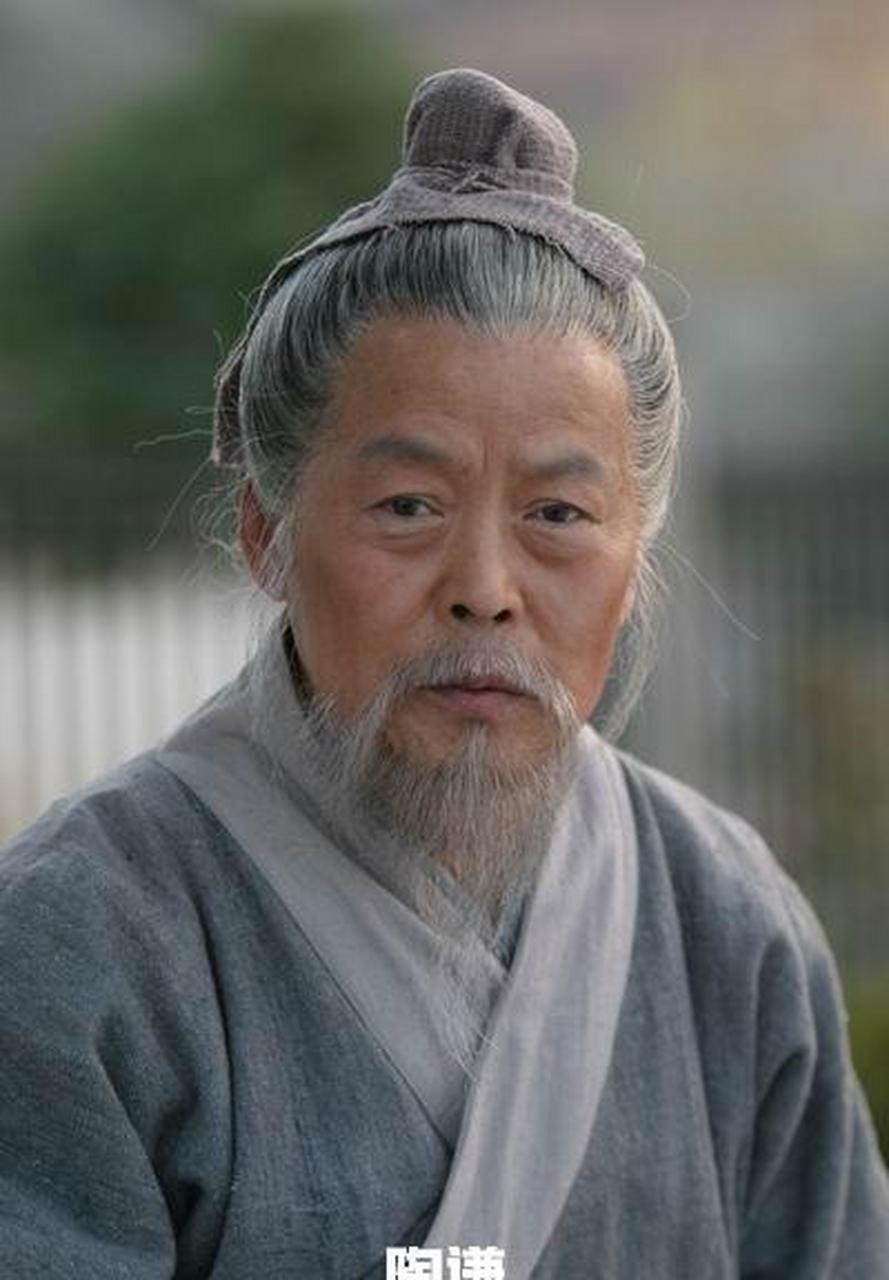 194年,曹操出任兖州牧,扬眉吐气的他写信给父亲曹嵩:"儿子已经扬名立