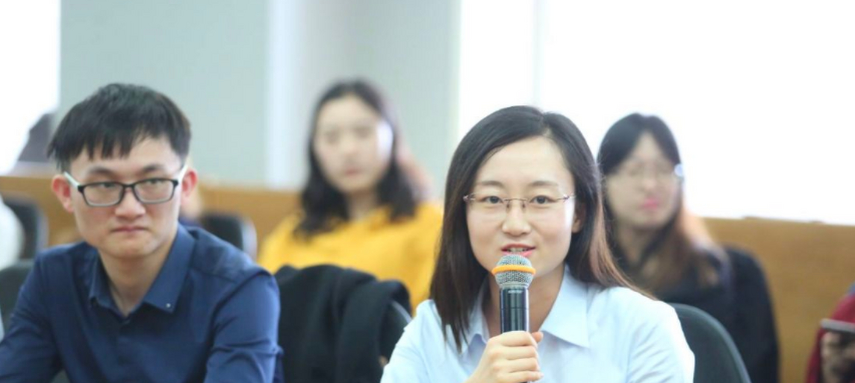 [流泪] 大学生站在就业的分岔路口,感到迷茫也是常态,但受大环境的