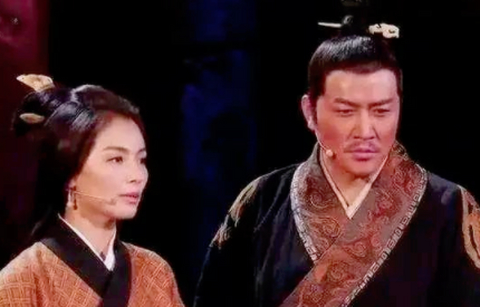 公元前1221年,商王武丁带兵抵抗外敌.战况不好,妇好要带兵上阵.