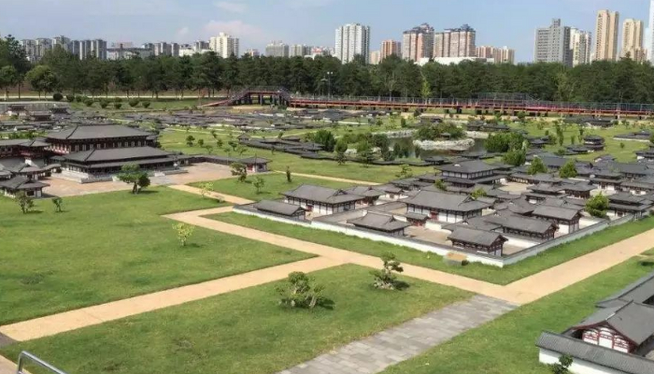 大明宫是唐京城长安"三大内"中规模较大的一座,位于当时长安城北的