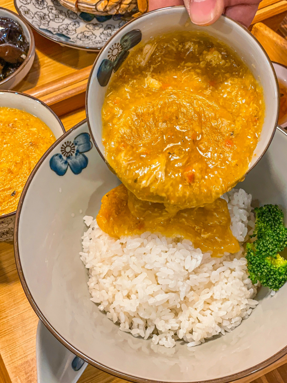 这么肥的蟹黄捞饭我愿安利给全世界 天越冷螃蟹越肥 但万万没有想到