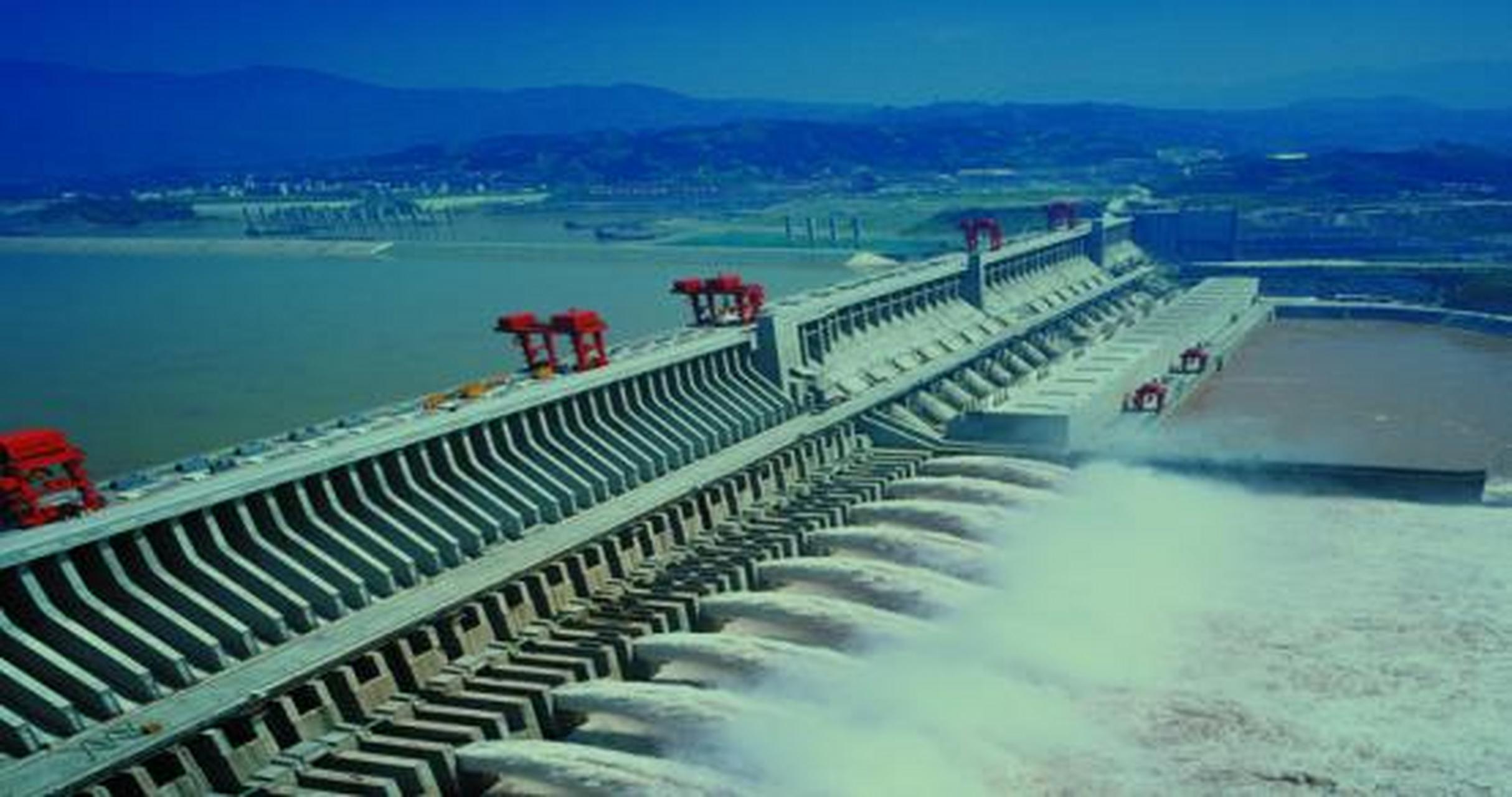 一位参与修建三峡大坝的老人告诉我,90%的人不知道,在三峡大坝修建