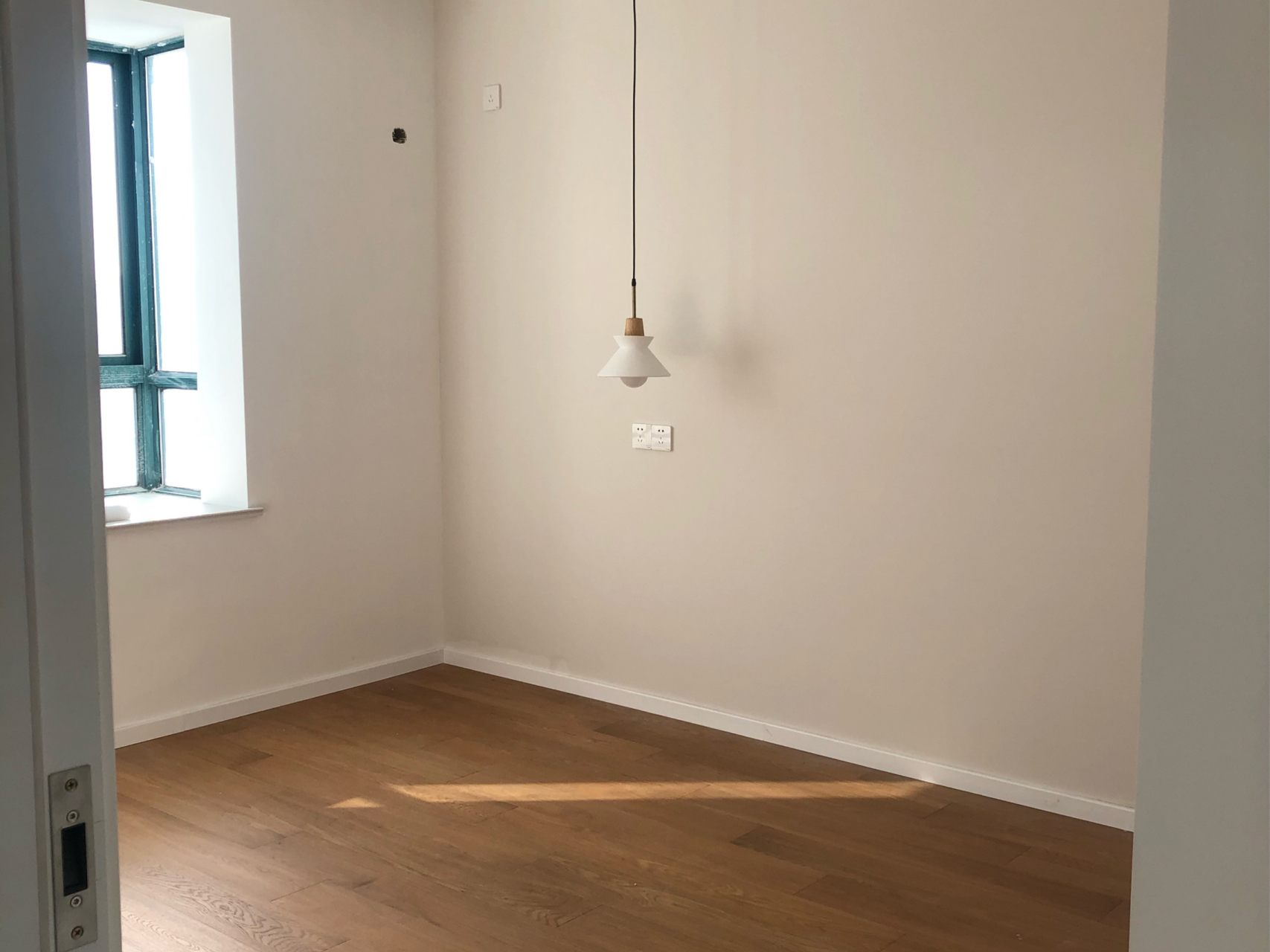 网红墙漆浅滩银珠上墙 米色系多乐士乳胶漆 关于墙漆颜色选择估计很多