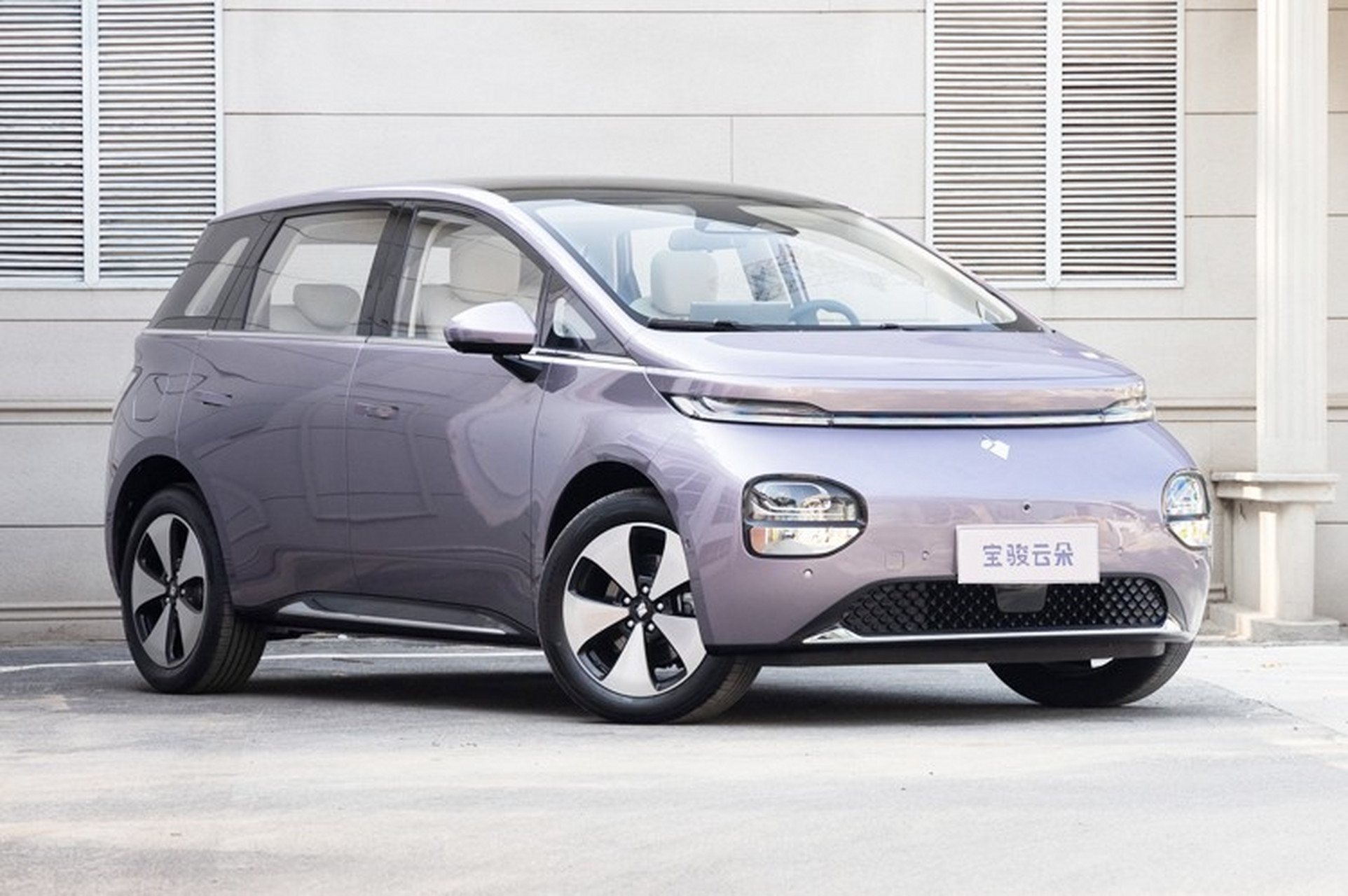 上汽通用五菱宝骏品牌全新紧凑型纯电汽车——云朵将在8月10日晚7点
