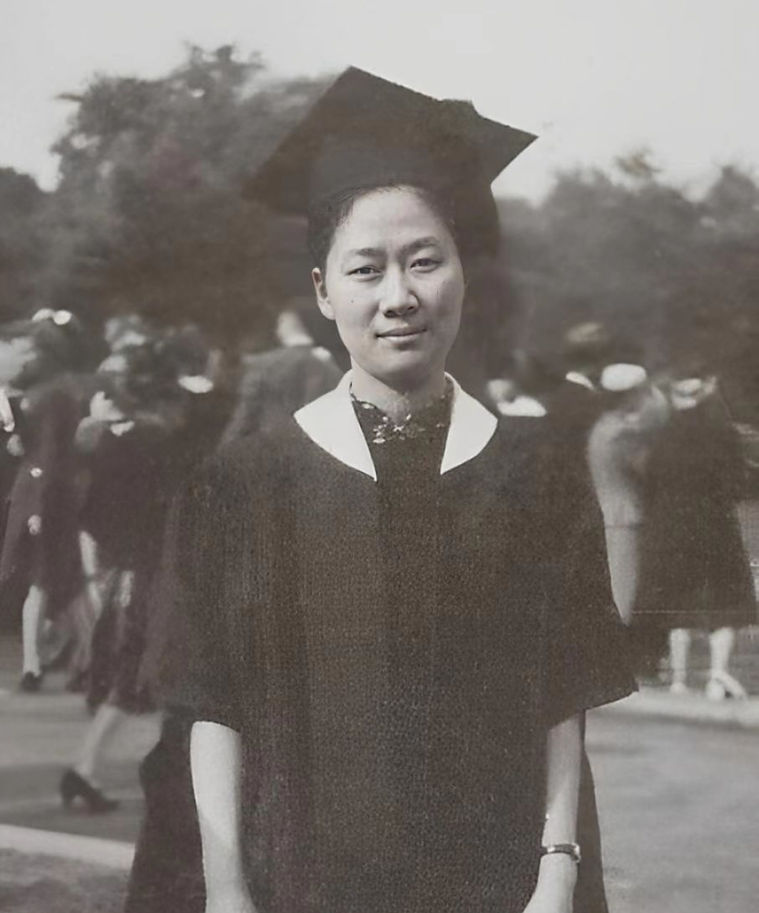 据说,赵萝蕤通过阅读钱钟书的著作和观察,认为他并没有超越常人的