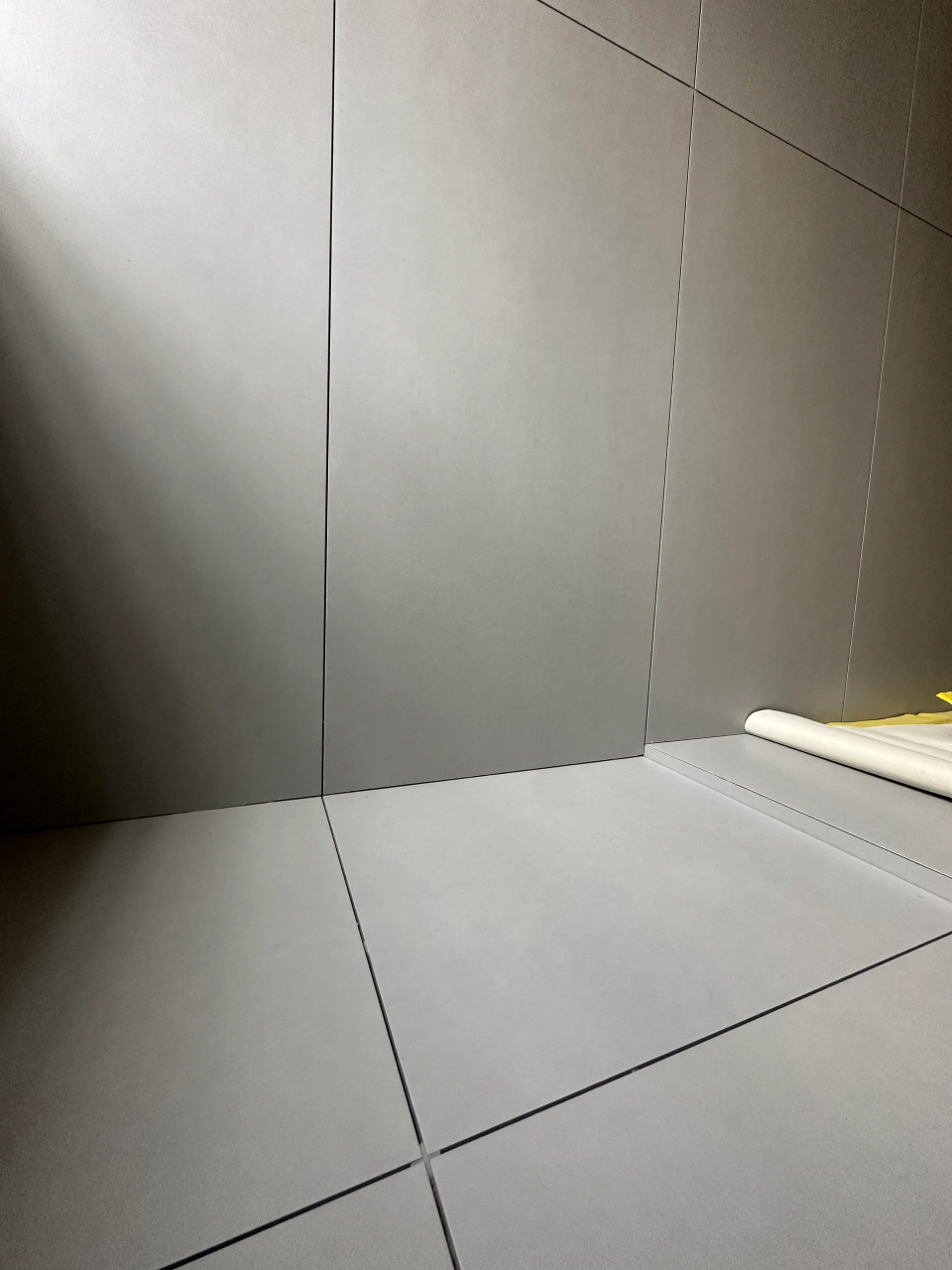 卫生间瓷砖还是墙地对缝铺贴才好看,虽说会有一些损耗,但效果也是真的