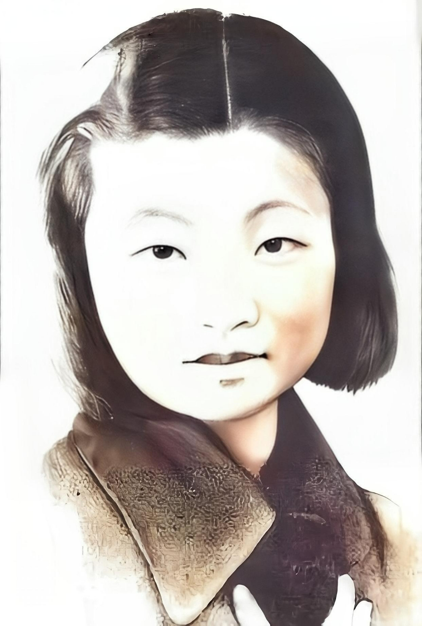 1942年,蒋经国的情人章亚若生下一对双胞胎儿子,后因腹痛失明.寻卒.