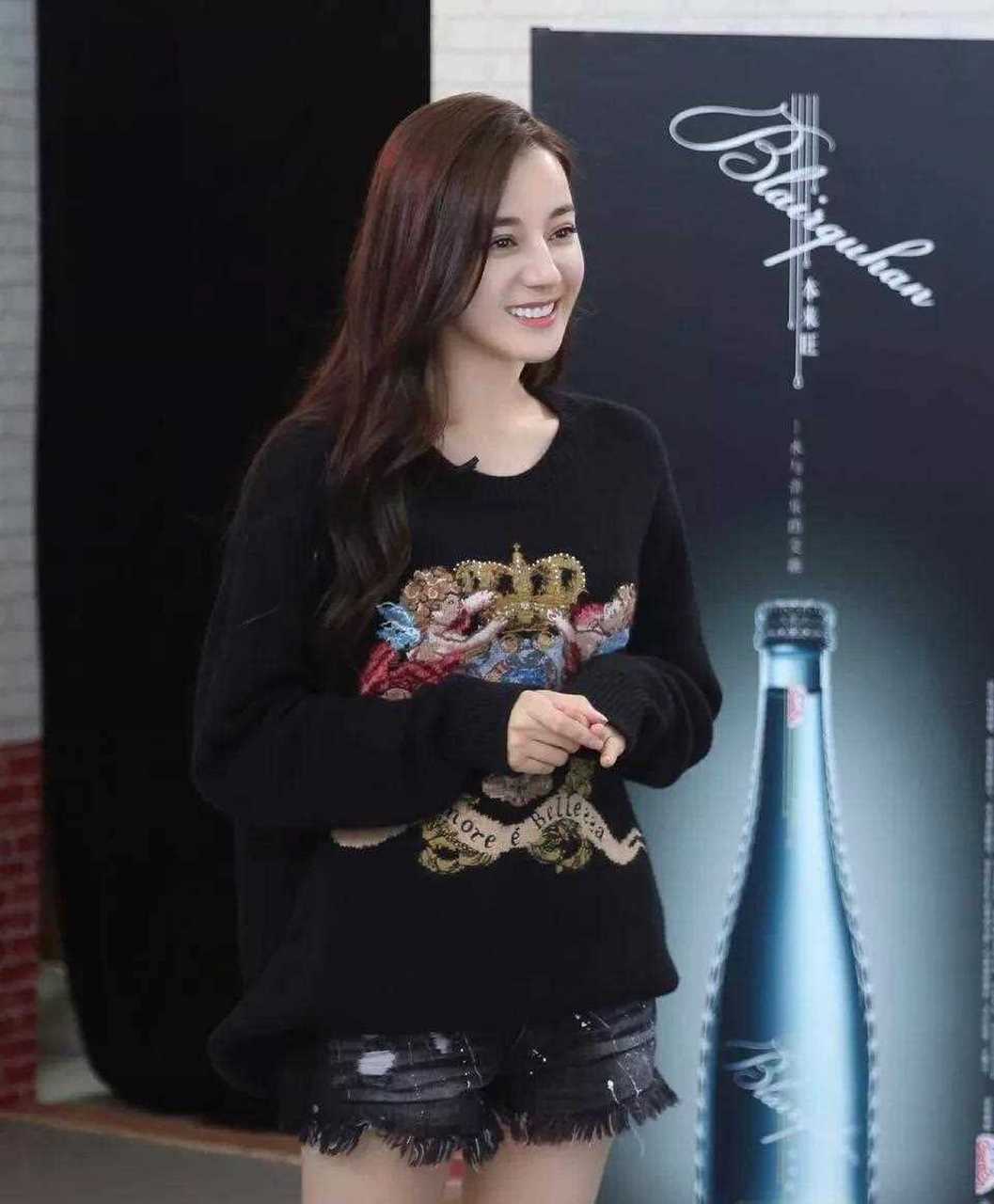 迪丽热巴新舞林大会探班照 黑色系甜美[睡觉]